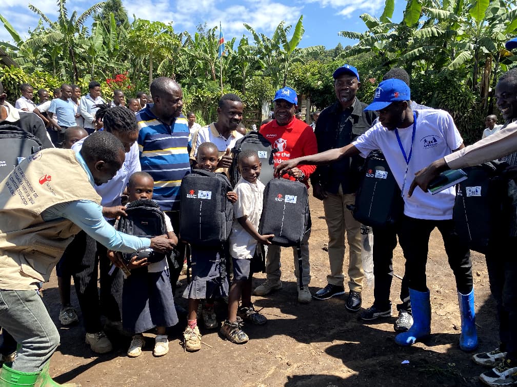Distribution de kits scolaire  à L’EP KISHINJI 